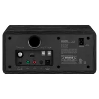 Sangean SG-118 radyonun arka paneli: USB şarj çıkışı, AUX girişi ve anten bağlantısı