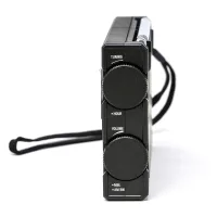 Tecsun PL-330 sağ yan: ayar ve ses düğmeleri