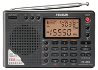 Tecsun PL-380 dünya radyosu ön görünüm, arka aydınlatmalı ekran ve tuş takımı