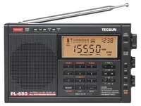 Tecsun PL-680 dünya radyosu ön görünüm, turuncu aydınlatmalı ekran