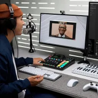 Rode PodMic Dinamik Podcast Mikrofonu ve StreamEye Boom Kol Seti